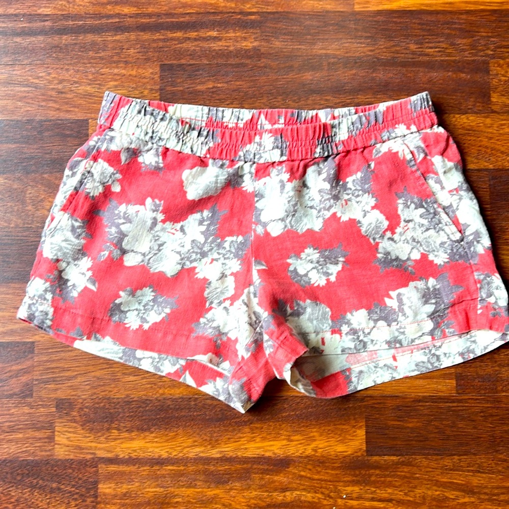 Size 2 Kut from the Kloth linen shorts.